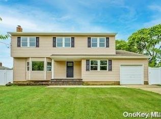 5 Sunset Rd, Massapequa, NY 11758