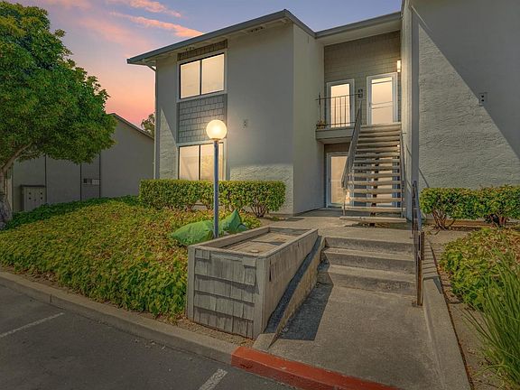 2nd image of 900 Cambridge Drive #11