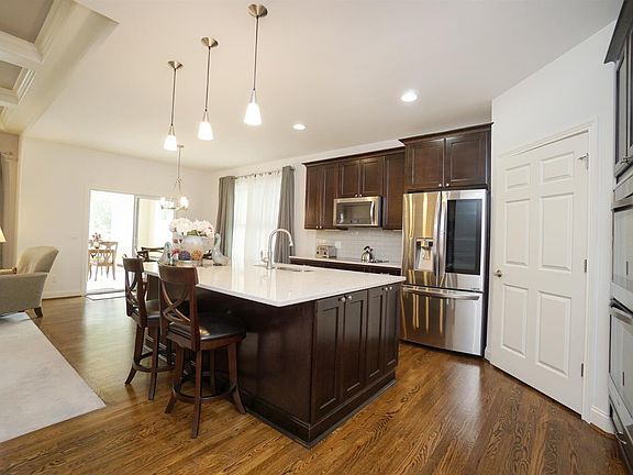 5th image of 872 Forest Acres Dr