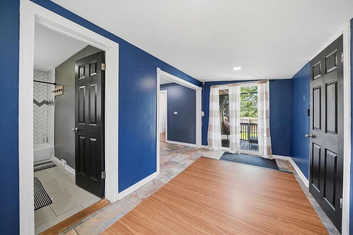 3 bed, 1131 sqft, $2,200 — Photo 2