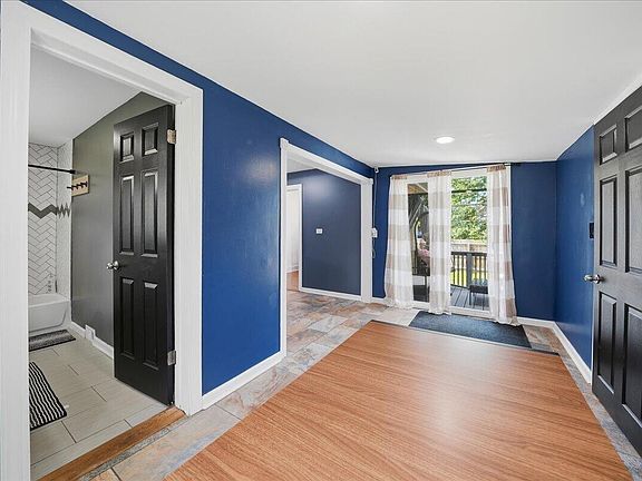 5th image of 252 S 21st St