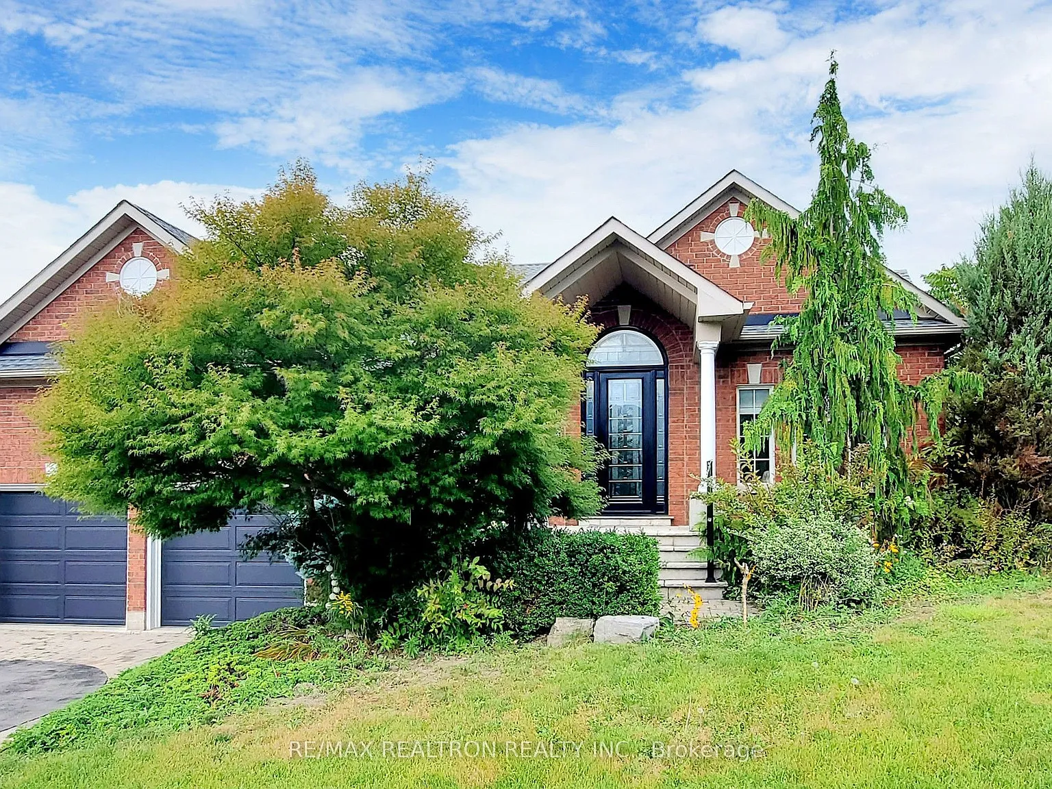 4 bed, $4,000 — Photo 2