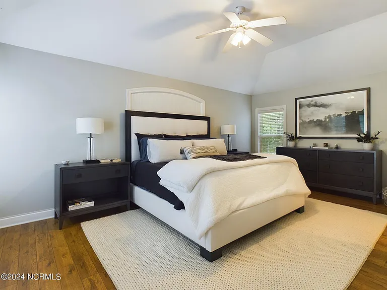 4 McQueen Pl — Photo 18