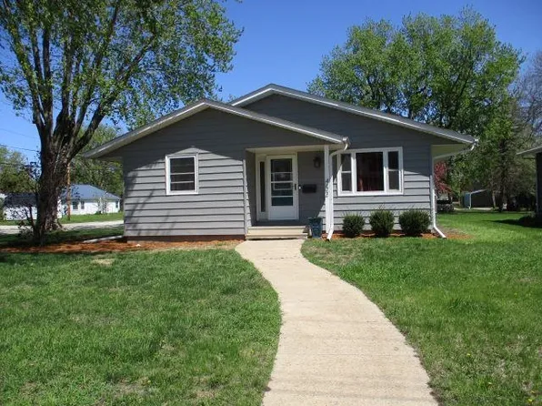 402 State St, Emmetsburg, IA 50536