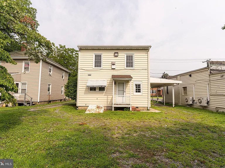 1109 N Division St — Photo 6