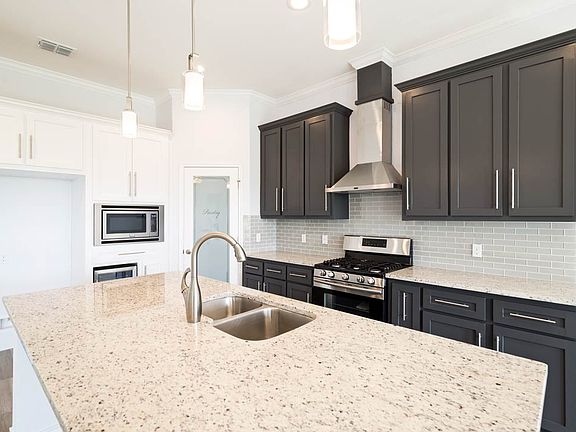 5th image of 2322 Vaughn Dr