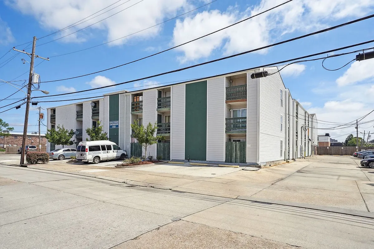 Building Photo - 4101 Hessmer Ave #220