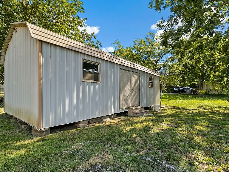 609 S Farmington Rd — Photo 28