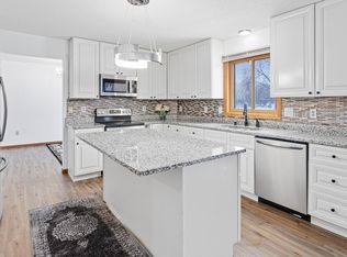 3824 Dunbar Ct, Minneapolis, MN 55443