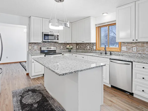 3824 Dunbar Ct, Minneapolis, MN 55443