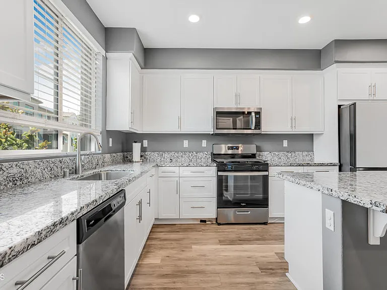667 Pedro St — Photo 18