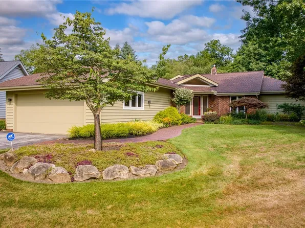 33965 Redbridge Ln, Solon, OH 44139