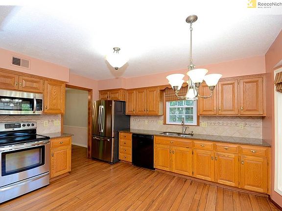 3rd image of 211 SE Lexington Ct