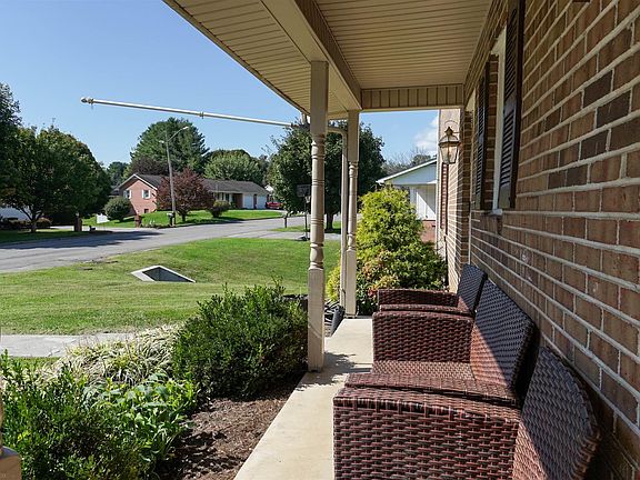 5th image of 1307 Hopkins Dr