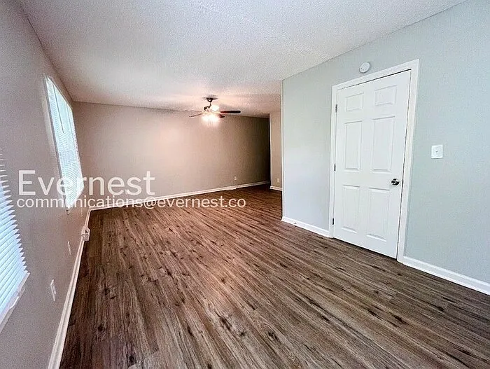 400 Wilcrest Dr — Photo 13