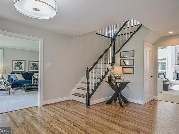 3rd image of 4308 Oak Hill Dr