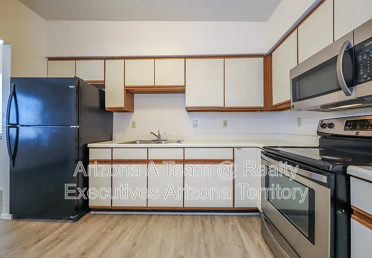312 E 24th St #3 — Photo 7