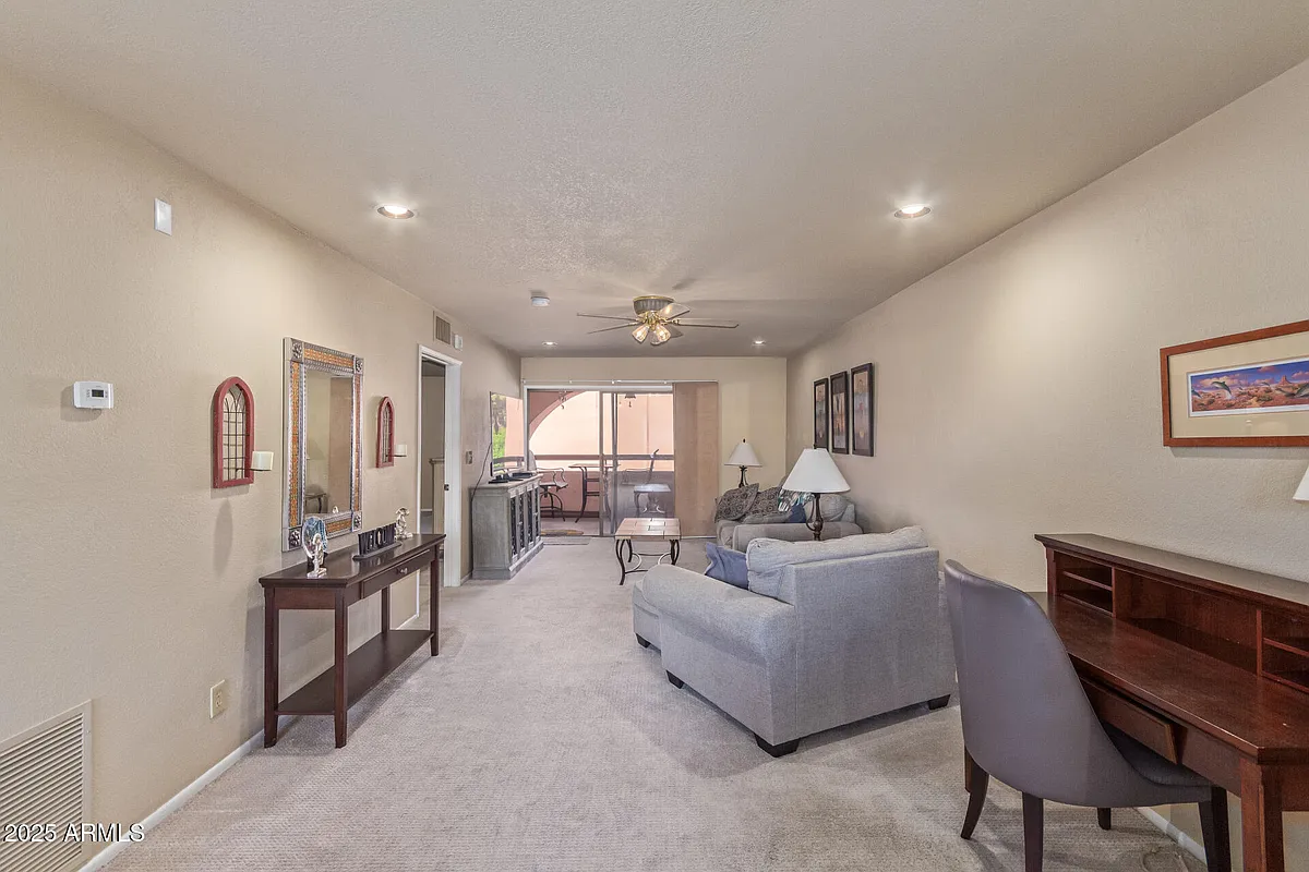 Building Photo - 4303 E Cactus Rd #202