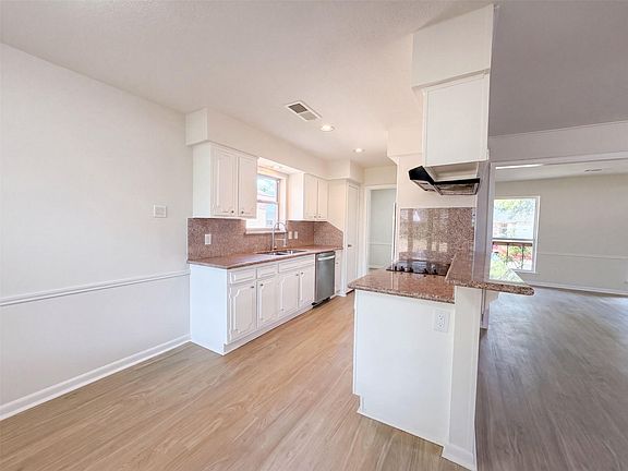 2nd image of 9418 Beverlyhill St