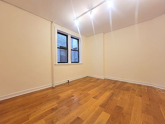 3rd image of 251 W 81st St #5Z