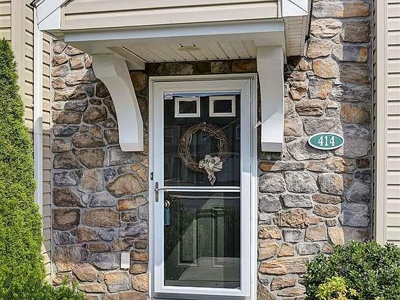 3rd image of 414 Eisenhower Dr