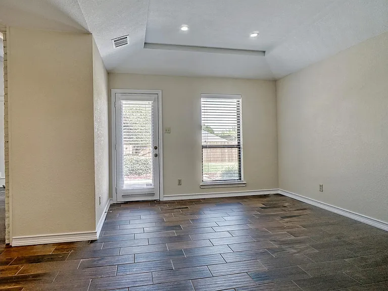 753 Eagle Dr — Photo 17
