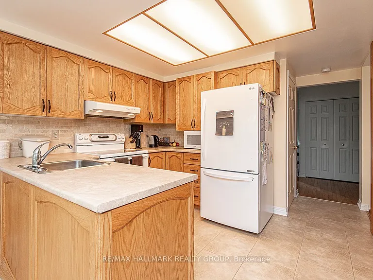 18 Hesse Cres — Photo 8