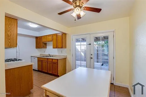 2 bed, 606 sqft, $1,606 — Photo 3