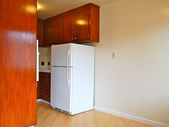 5th image of 2422 Grant St APT B