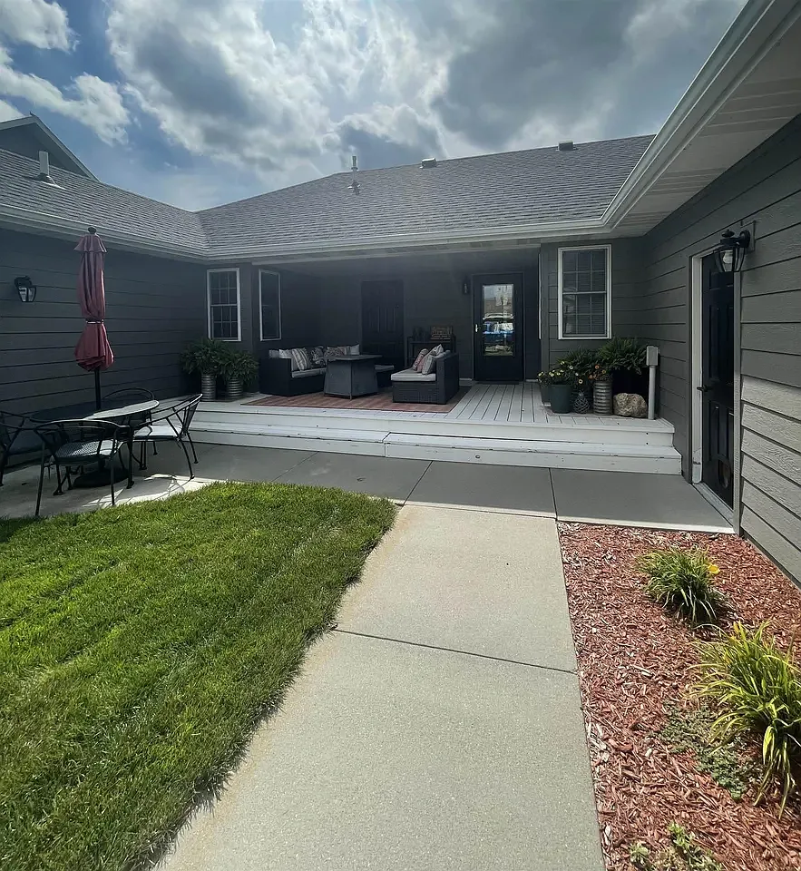 4 bed, 1824 sqft, $2,000 — Photo 2