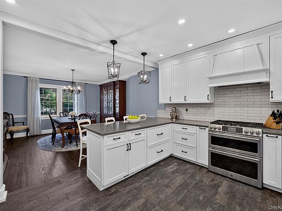 5th image of 26 Brookside Circle
