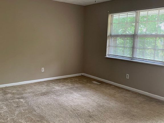 5th image of 390 Morgan Johnston Cir NE