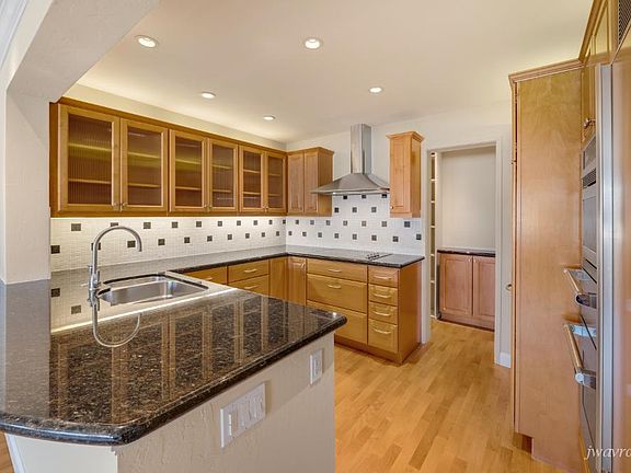 5th image of 383 Lombard St #D303