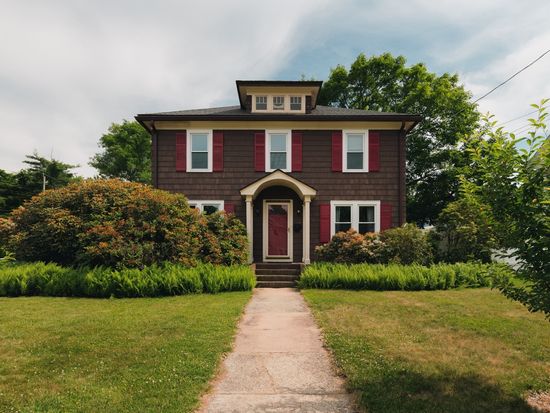 8 Liberty St, Holyoke, MA 01040