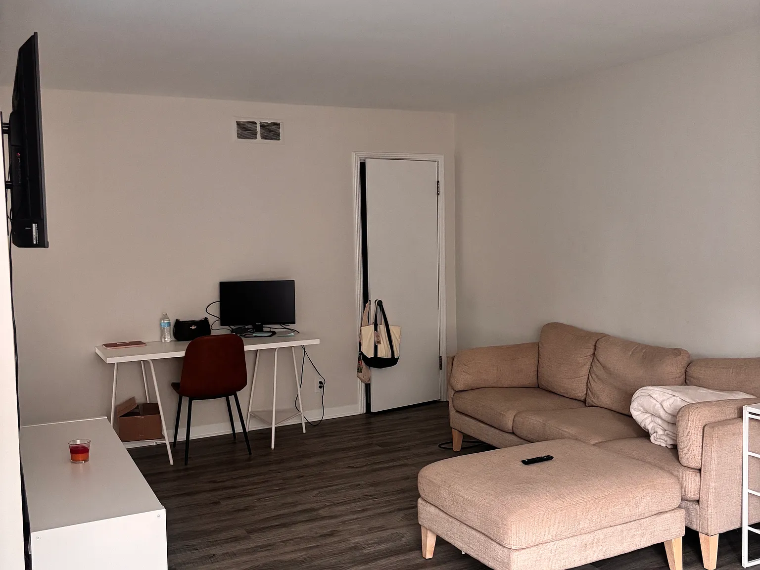 2 bed, 900 sqft, $1,400 — Photo 4