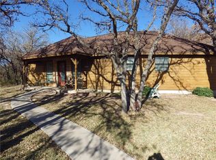 53 Country Club Ct, Nocona, TX 76255