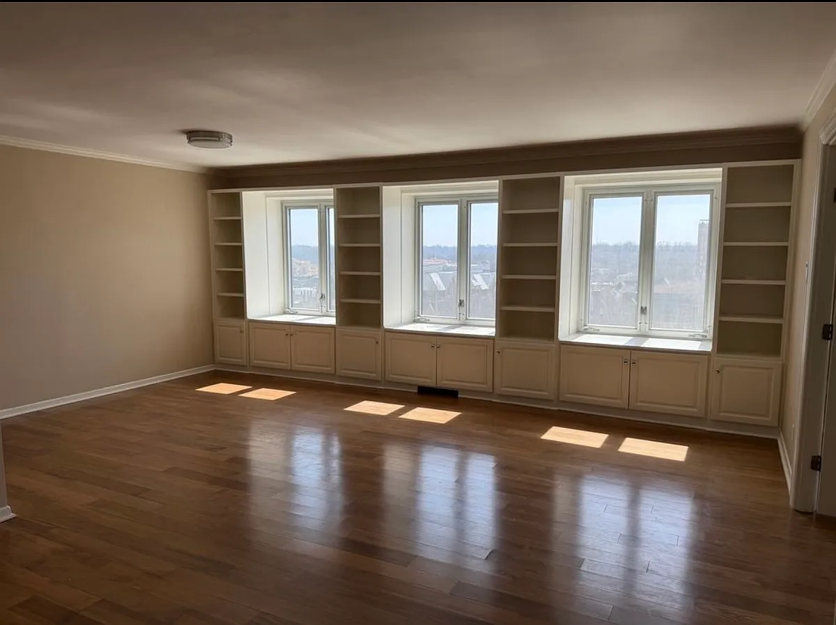 Building Photo - 221 W 48th St #14