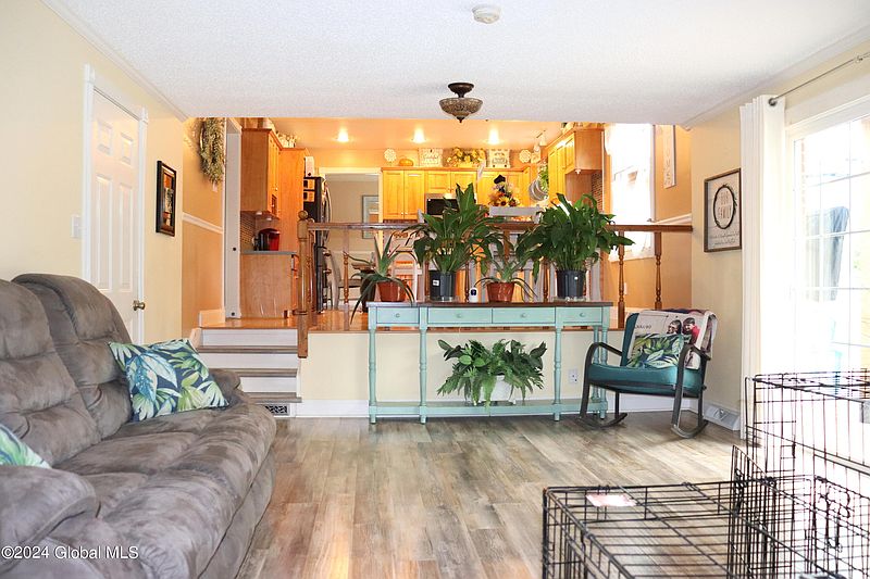3rd image of 8 Stamford Avenue