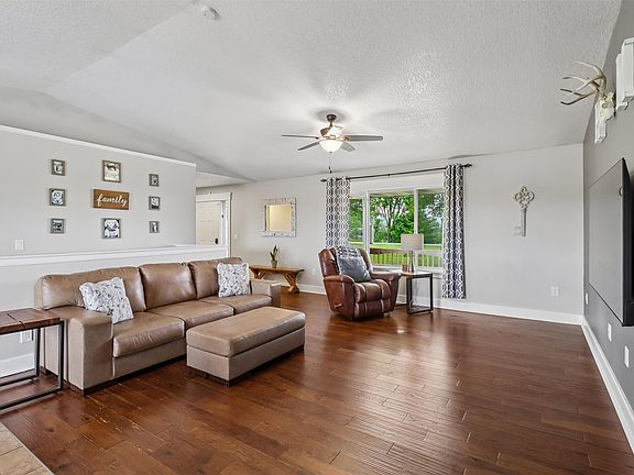 4th image of 9555 SE 6th Ave