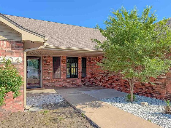 2nd image of 404 Wren Dr