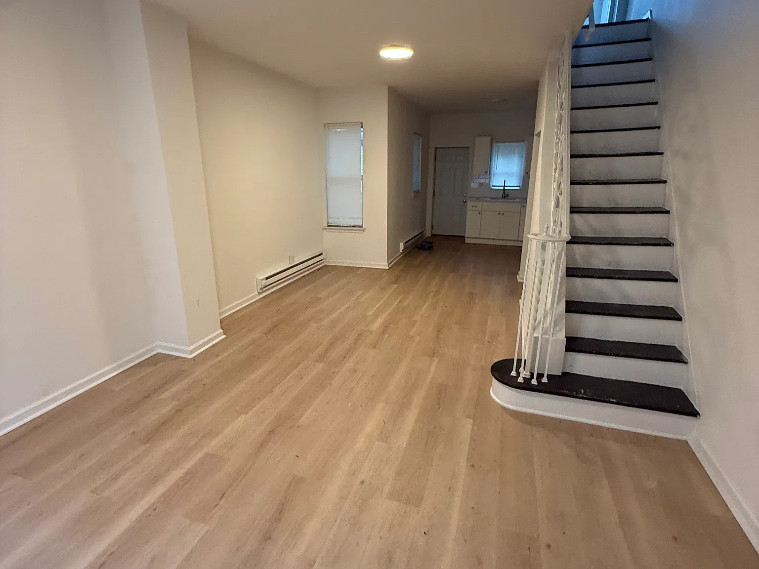 3 bed, 1036 sqft, $1,600 — Photo 2