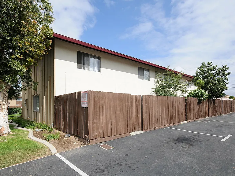 Countryside Townhomes Apartments — Photo 11