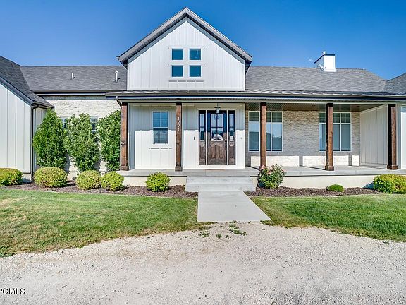 3rd image of 1271 S Red Filly Rd