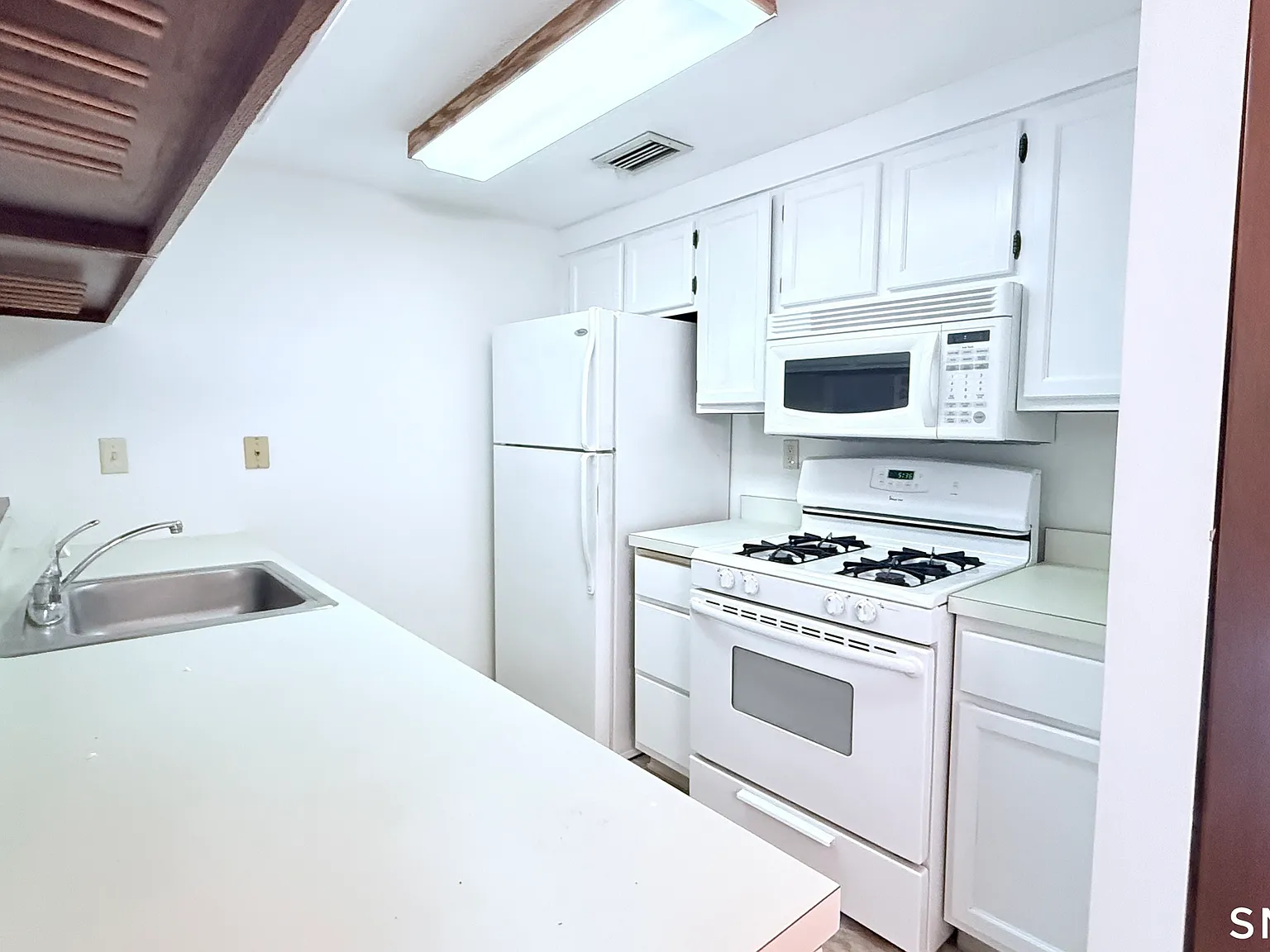 2 bed, 2.0 bath, 1140 sqft, $2,300 — Photo 2
