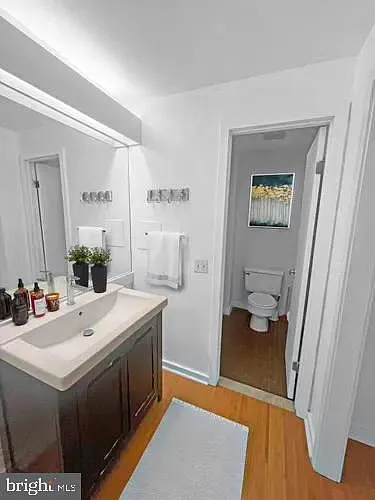 830 Lombard St #A — Photo 8