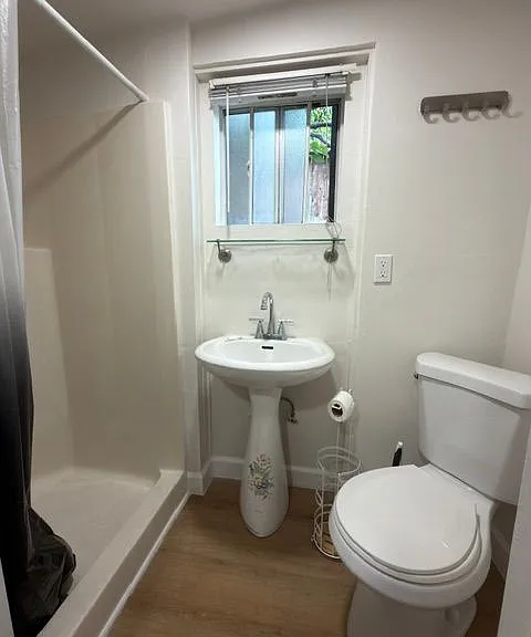 135 N Florence St #A — Photo 4