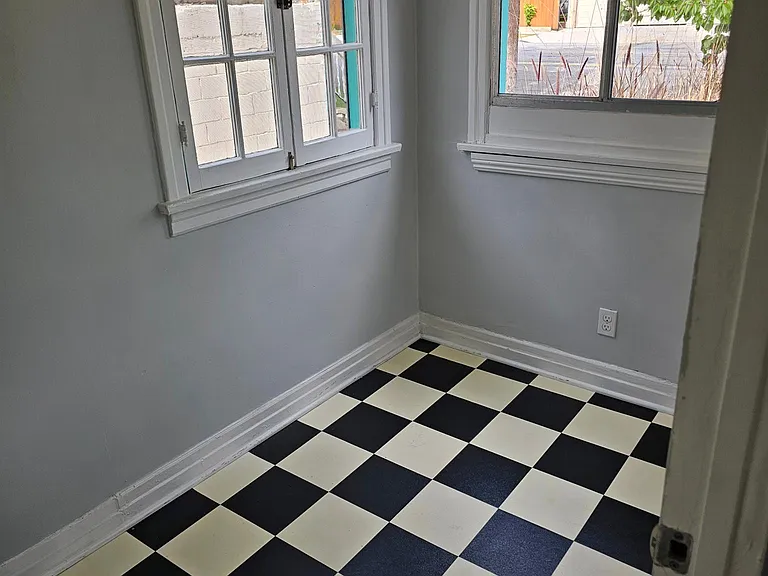 615 S Columbus Ave — Photo 11