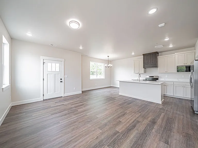 2998 Huntshire Ave — Photo 18