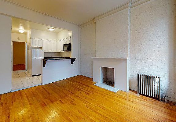 2nd image of 220 E 84th St APT 4b