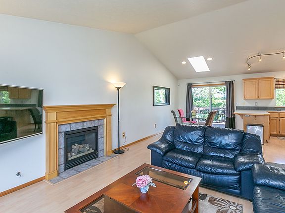 4th image of 2419 E 52nd Ln